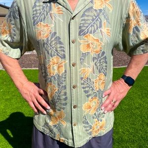 Vintage men’s Tommy Bahama shirt